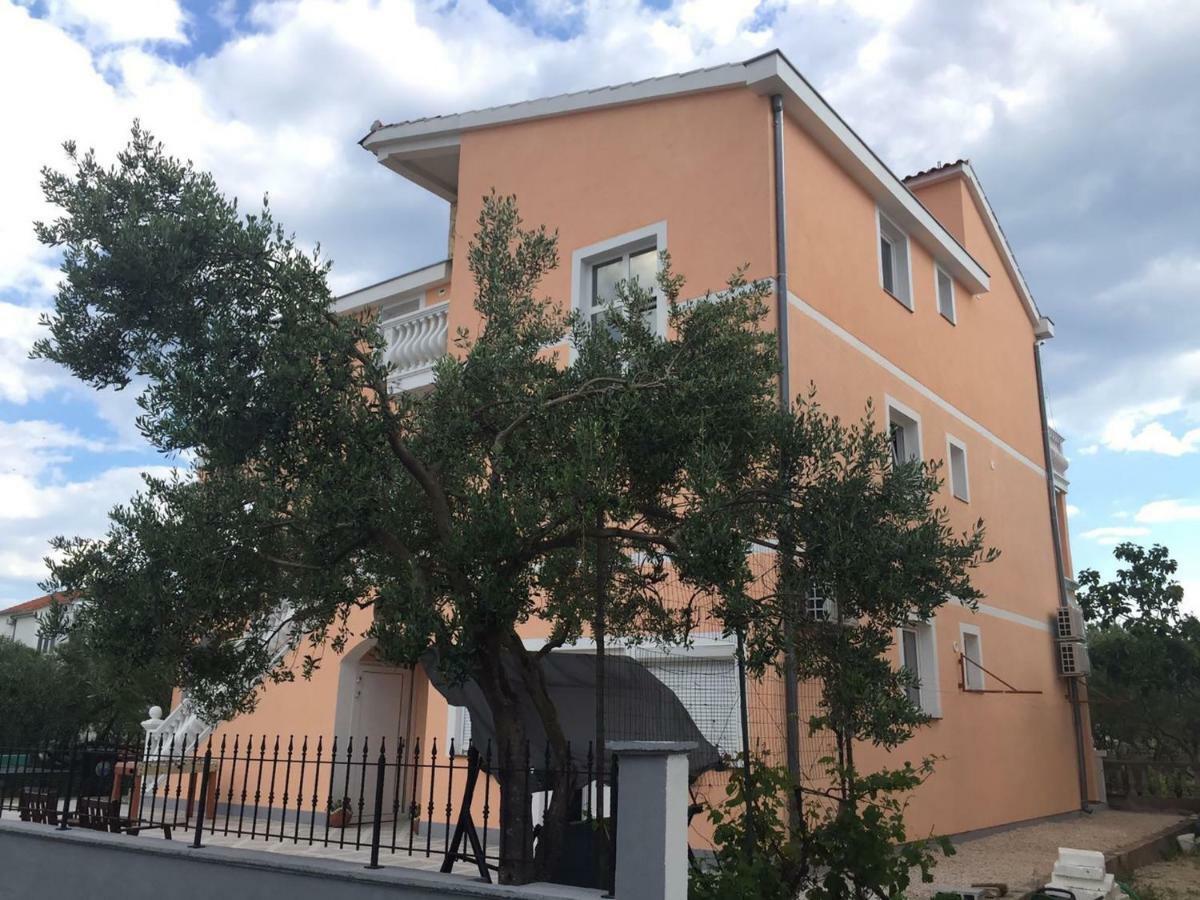 Apartments Villa Dolmar Vodice Buitenkant foto